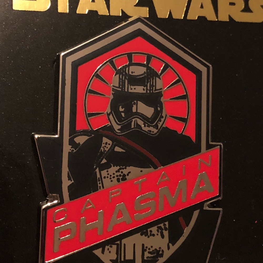 Disney pin Star Wars captain phasma brooch